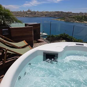 Unique Seafront Triplex Penthouse With Panoramic Bedroom & Rooftop Jacuzzi Overlooking Valletta , Sliema Malta