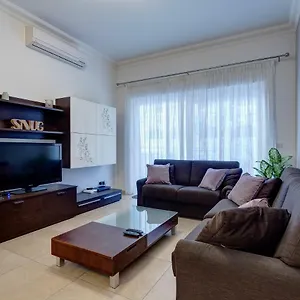 Apartment Gorgeous With Terrace In Fort Cambridge, Pool, Sliema