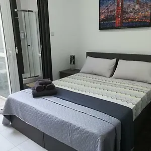 Apartment And Cosy Close To Seafront, Sliema